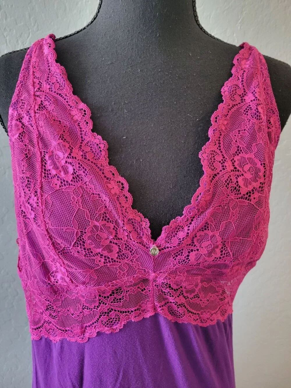 Purple chemise by Cacique features a contrasting pink lace bodice V-neckline L - Picture 3 of 9